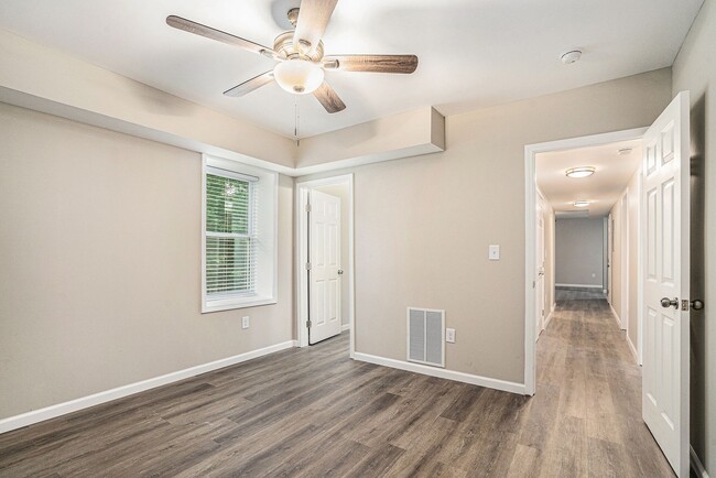 Building Photo - Fully Renovated 3BR/2BA in Forest Park!