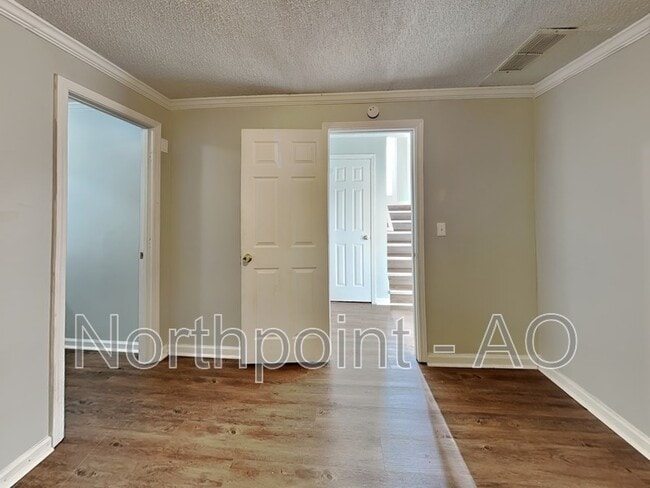 Building Photo - 375 Mountainview Dr