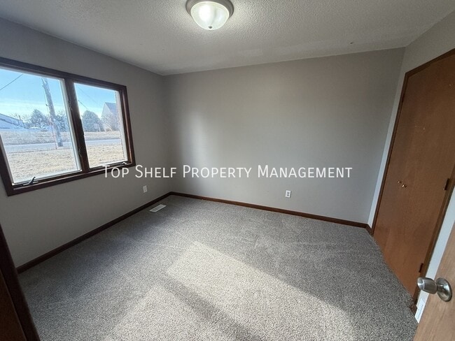 Building Photo - 2616 Beverly Dr