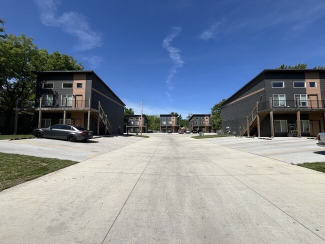 Building Photo - 783 N St Paul St