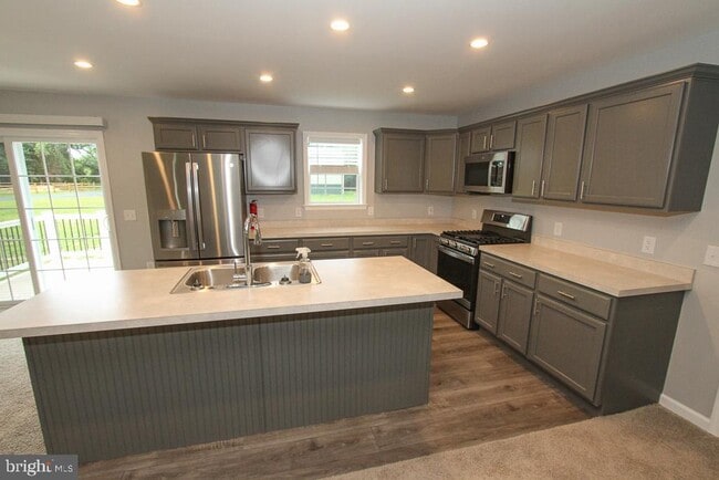 Building Photo - 8 Conover Ln