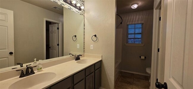 Building Photo - 913 Desert Trail