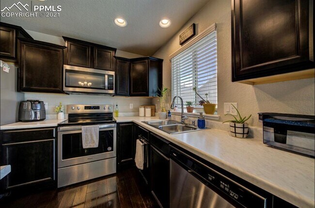 Building Photo - 6673 Galpin Dr