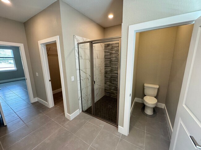 Building Photo - Spacious 4-Bedroom Home in Poinciana – Internet Included & No HOA Approval Required