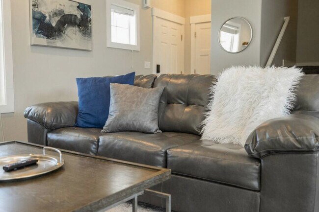 Building Photo - 5032 Bear Trap Dr