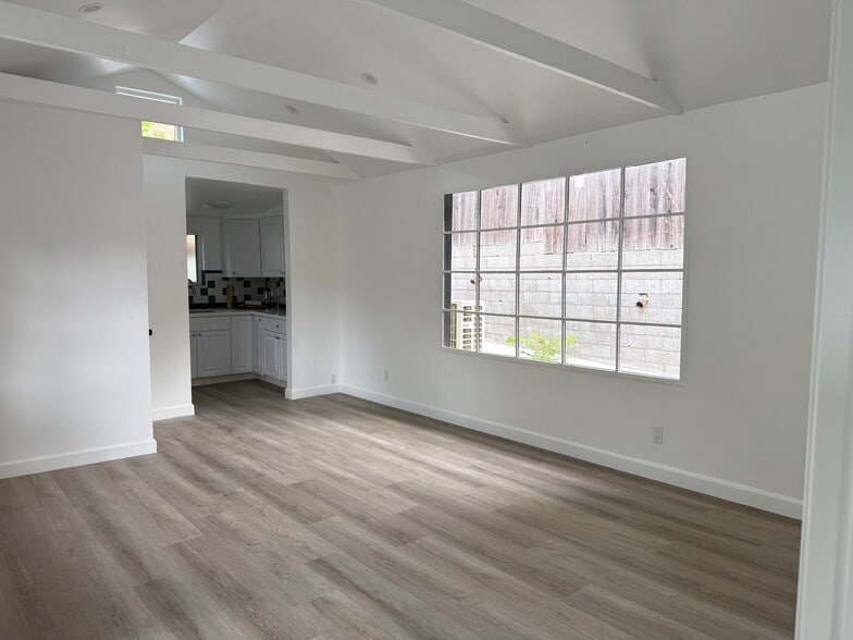 Building Photo - 3059 Sycamore Ave