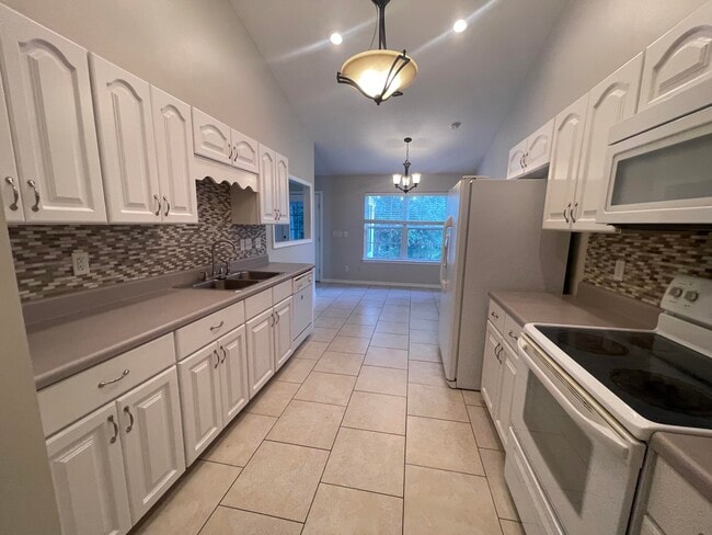 Building Photo - 728 Riva Ridge Dr