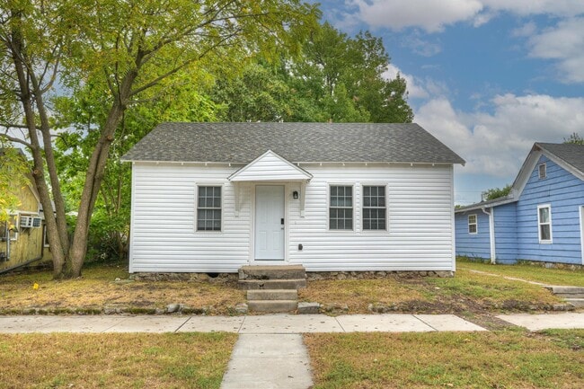 Building Photo - 2123 S Porter Ave