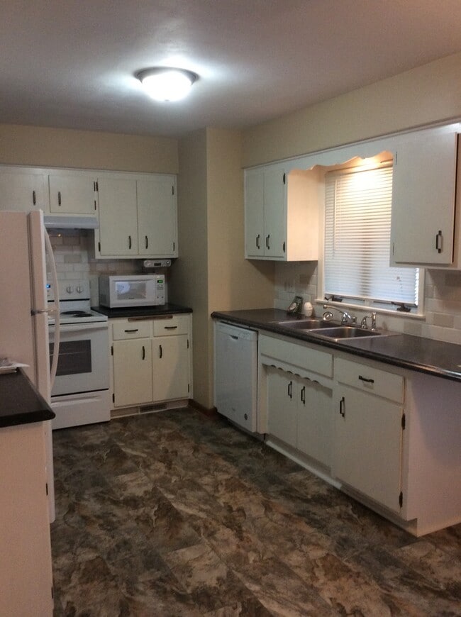 Building Photo - 269 Flintridge Dr