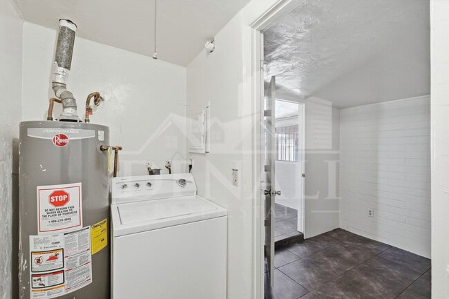 Building Photo - 1808 W Caravelle Rd