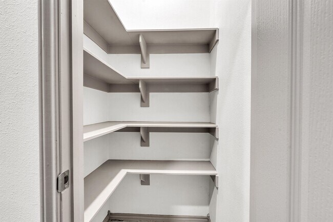 Building Photo - 204 Welland Dr