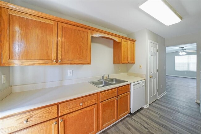 Building Photo - 703 Stonehaven Cir