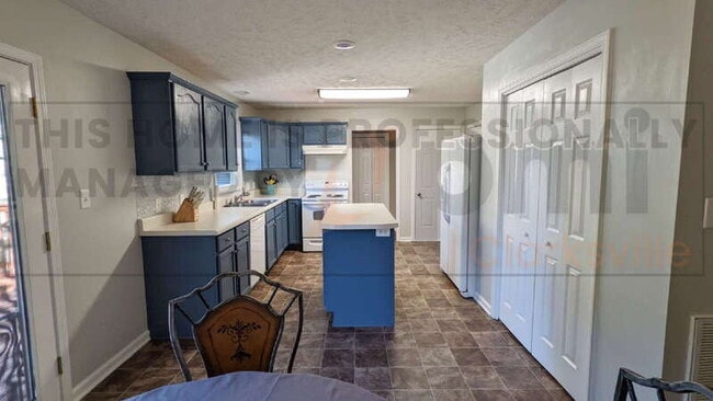 Building Photo - 2408 Shoveler Way