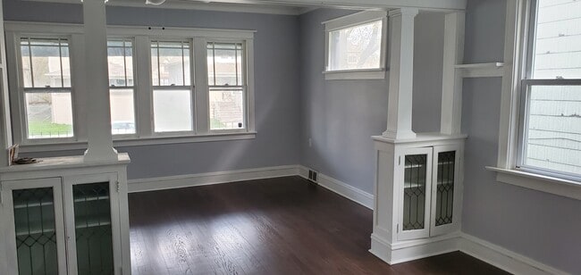 Building Photo - 10520 S Perry Ave