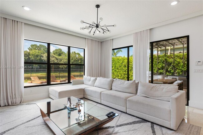 Building Photo - 9529 Eden Roc Ct
