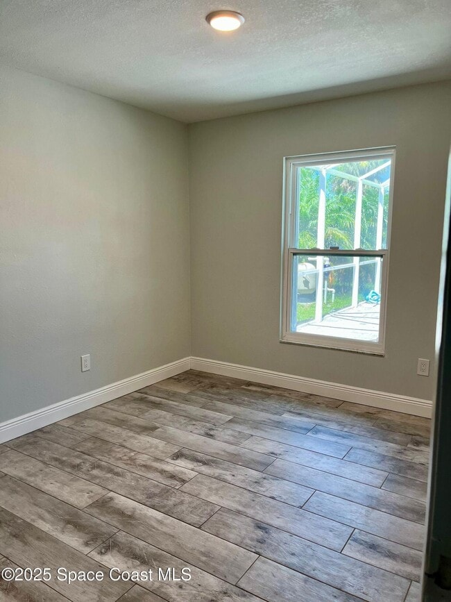 Building Photo - 3463 Mazur Dr
