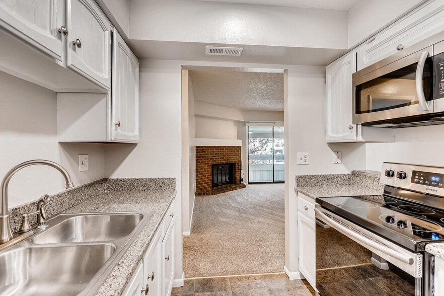 Kitchen - New Appliances - 14438 E 1st Dr
