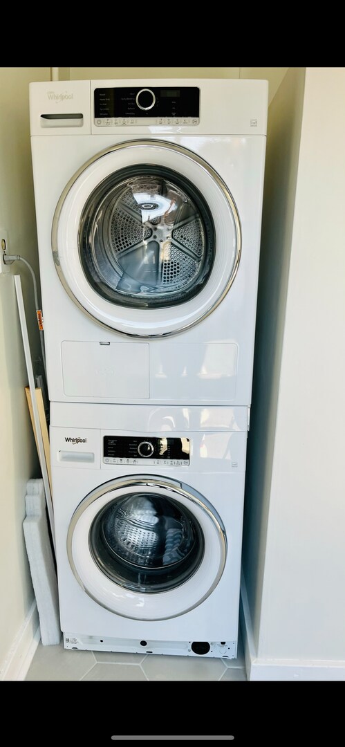 Building Photo - 33RDST