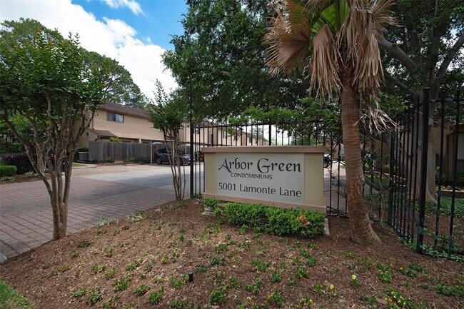 Building Photo - 5001 Lamonte Ln