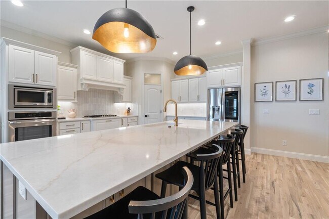 Building Photo - 5702 S 60th Pl