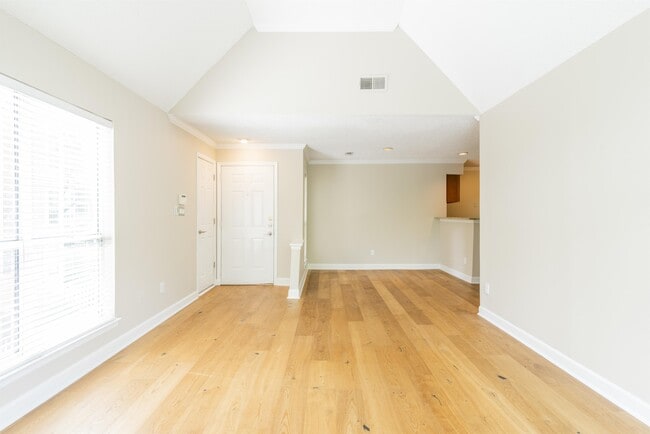 Building Photo - 2516 Cranbrook Ln