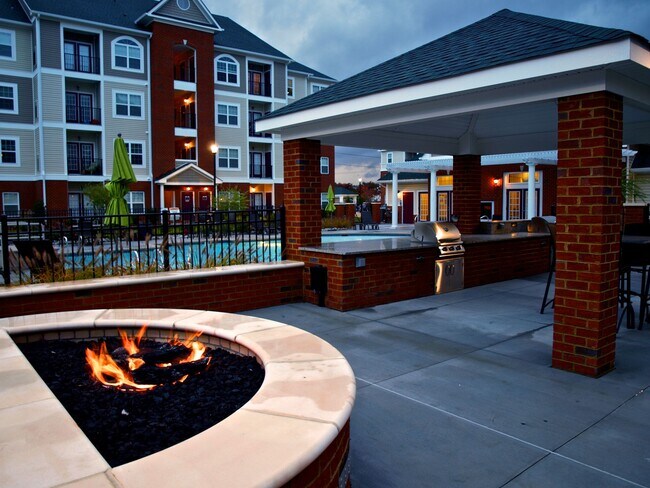 Building Photo - A4 | 1 Bed 1.5 Bath | 911 sf
