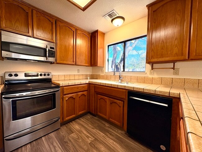 Building Photo - Beautiful Well Kept 3 bedroom for Rent - Folsom