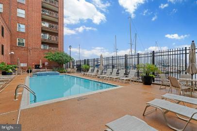 Building Photo - 960 Fell St