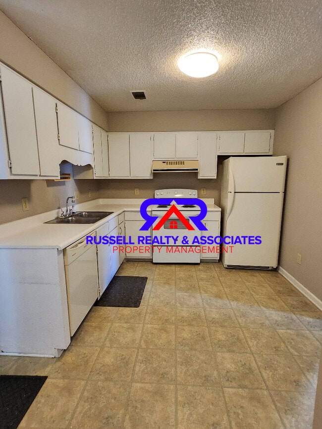 Building Photo - 1525 Applegate Ln