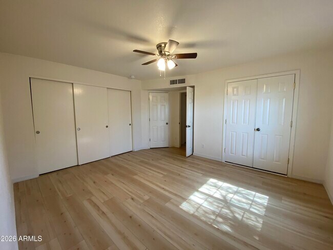 Building Photo - 6728 W Vogel Ave