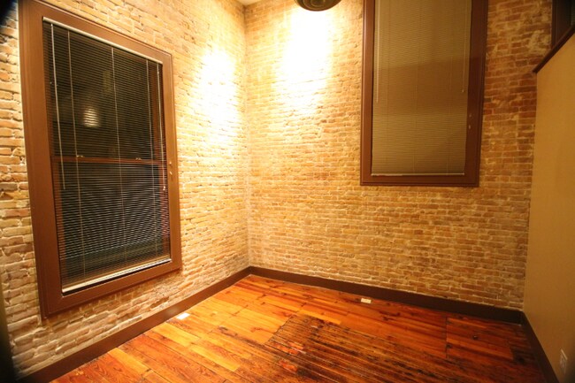 Building Photo - 319 S Flores St