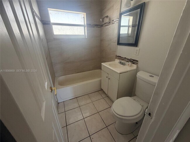 Building Photo - 612 NW 14th Ave