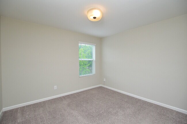 Building Photo - Spacious 4 Bedroom Home with 1st Floor Primary Suite in Austen Lakes  4 Bedrooms | 2.5 Bathrooms ...