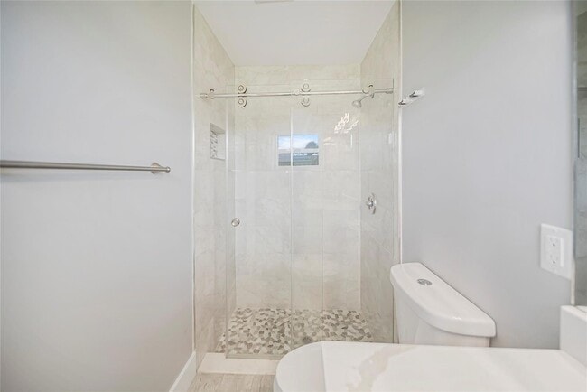 Building Photo - 2725 Emory Dr W