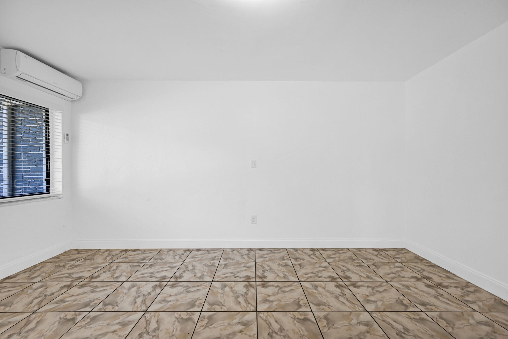 Building Photo - 6432 NE 1st Ct