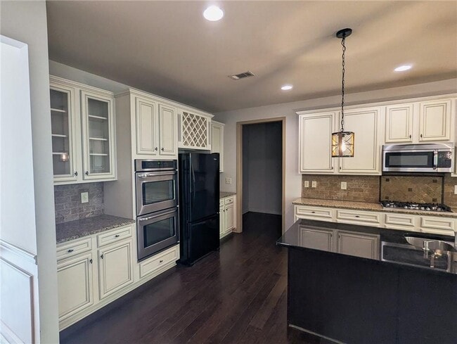 Building Photo - 4635 Belcrest Way