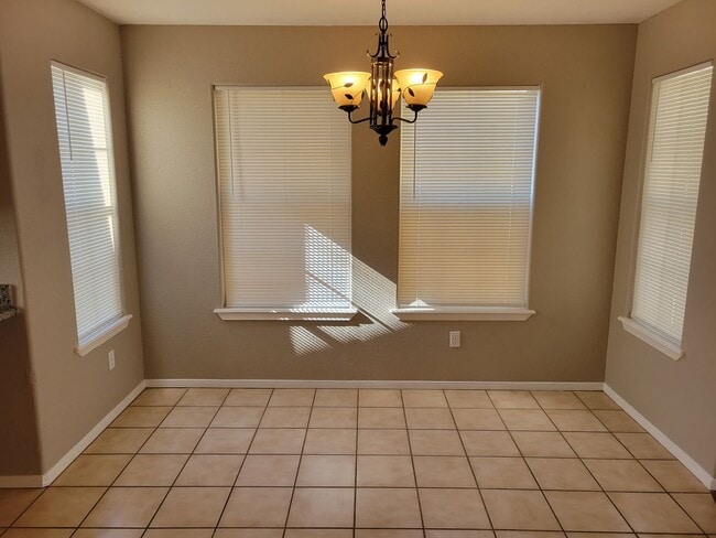 Building Photo - Beautiful 3 bedroom/2 Bath Home!