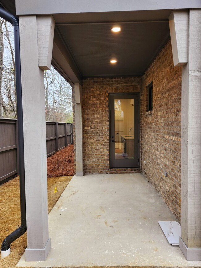 Building Photo - 4401 Bloomsbury St