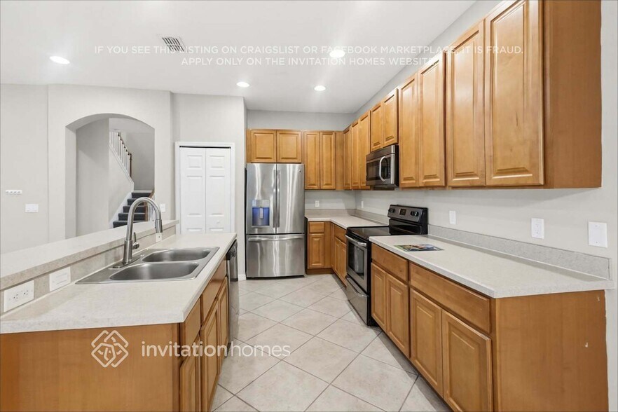 Building Photo - 9156 Lake Avon Dr
