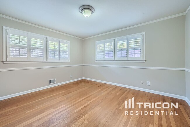 Building Photo - 4475 N Peachtree Rd