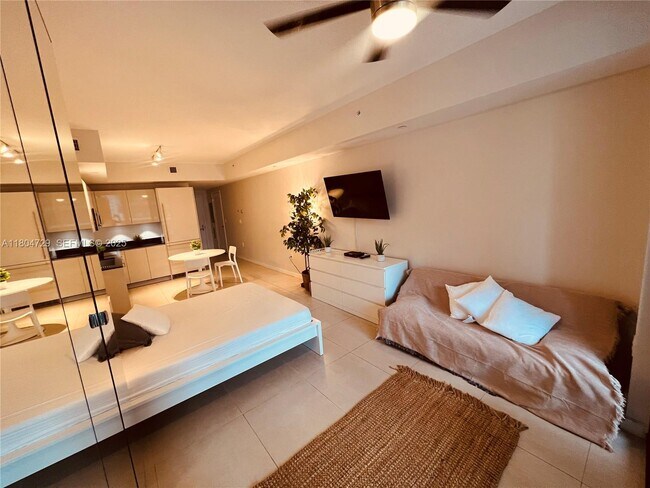 Building Photo - 1010 Brickell Ave