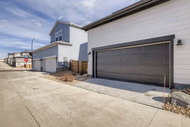 Building Photo - New 3 BDR Arvada Home Convenient to Everything