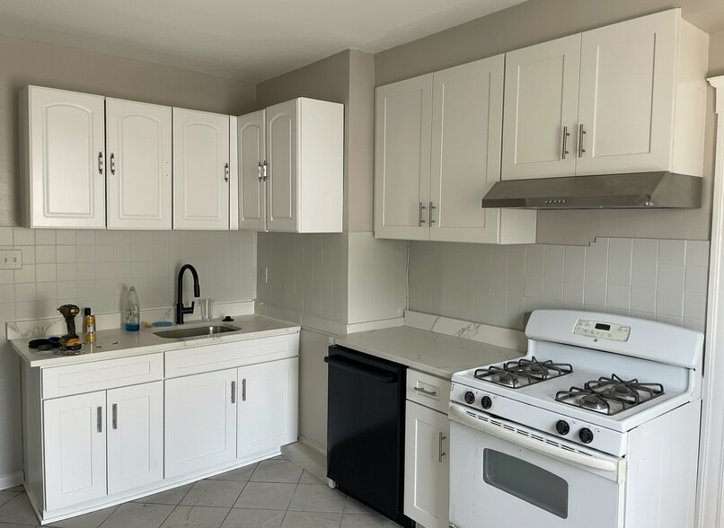 Building Photo - 7 Pearl St