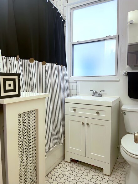 Bathroom - 7 Duncan Ct