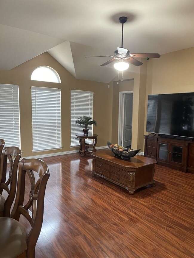 Building Photo - 4102 Kite Ln