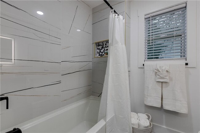 Building Photo - 551 Woodrow Ave