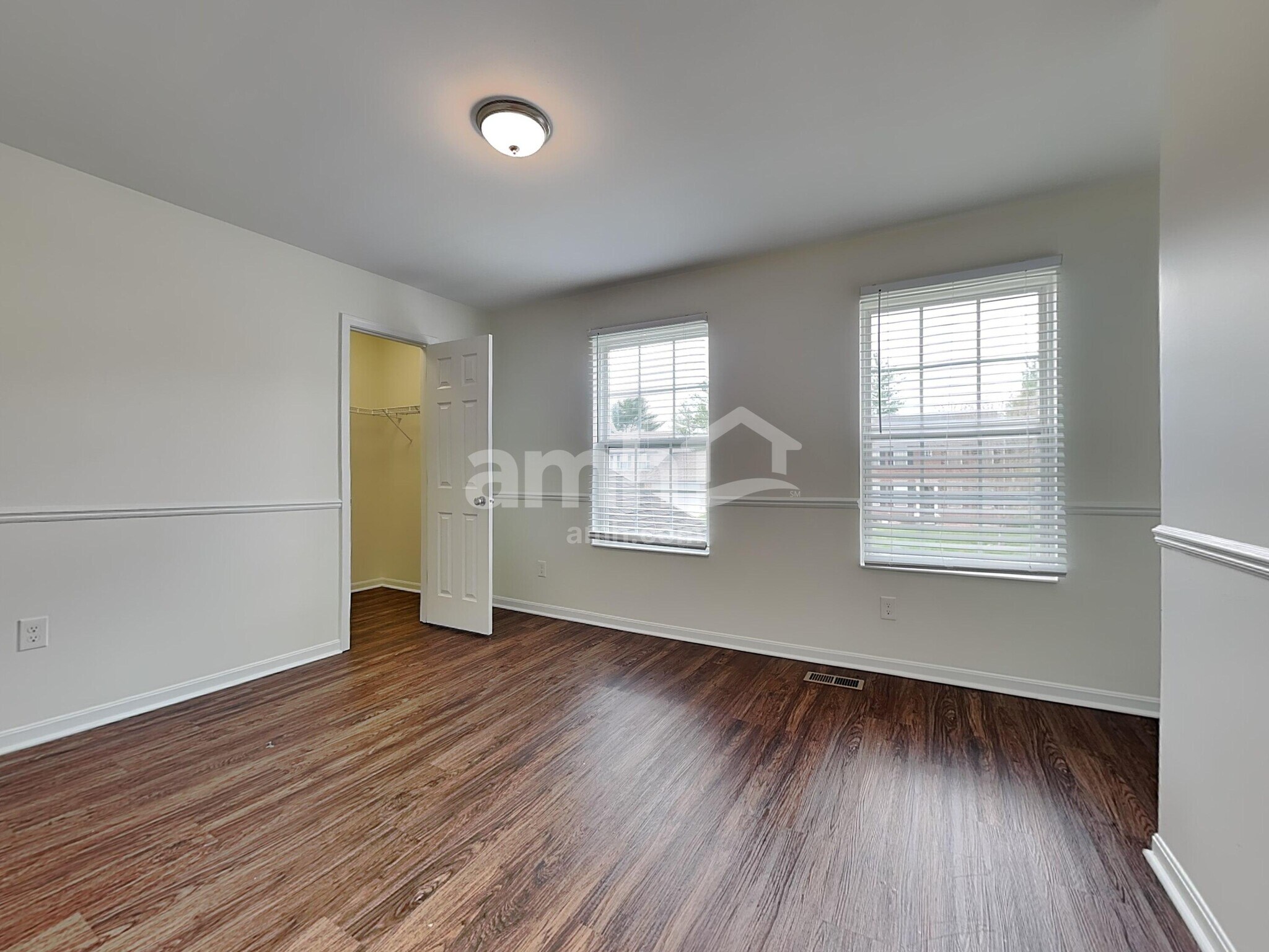 Building Photo - 2819 Coachlight Ln