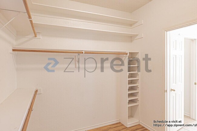 Building Photo - 514 Big Oak Ct