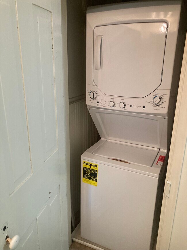 Building Photo - 1167 Main St