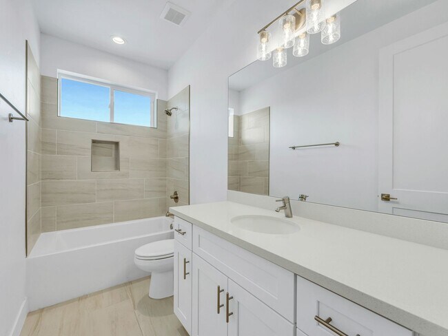 Building Photo - Gorgeous Flagstaff Property